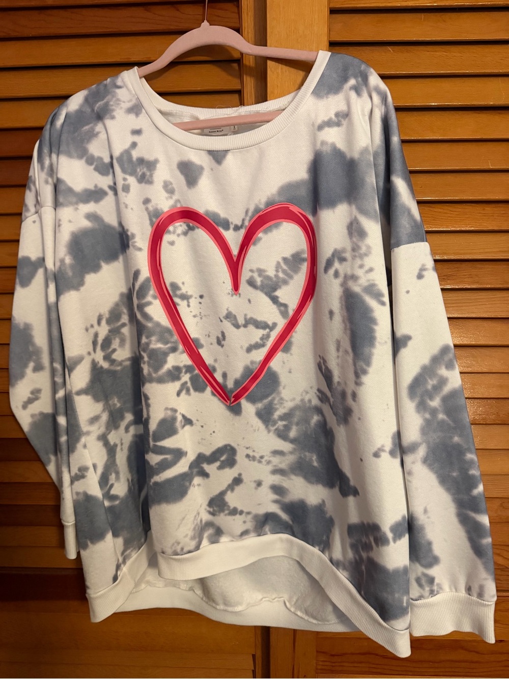 Simple Tie-Dye Crewneck Sweatshirt with Pink Heart